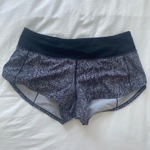 Lululemon speed up short 2.5” black/white